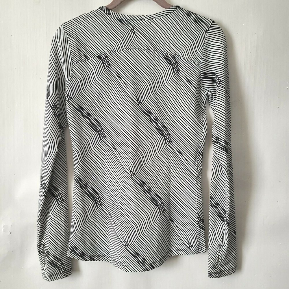 Satva Womens Deanna Organic Cotton LS Movement Tee Black White Wave Print Sz S - Picture 4 of 10